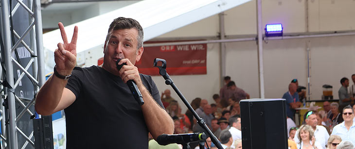 Marc Pircher bei der Jungen Zillertalern auf der Bühne beim 25. JUZI Open Air am 17.08.2024 in Strass/Tirol (©Foto:Martin Schmitz)